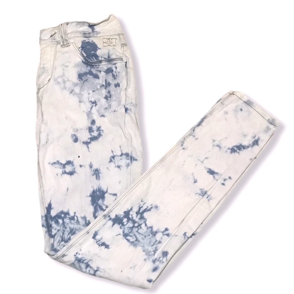 High-Waisted Jeans